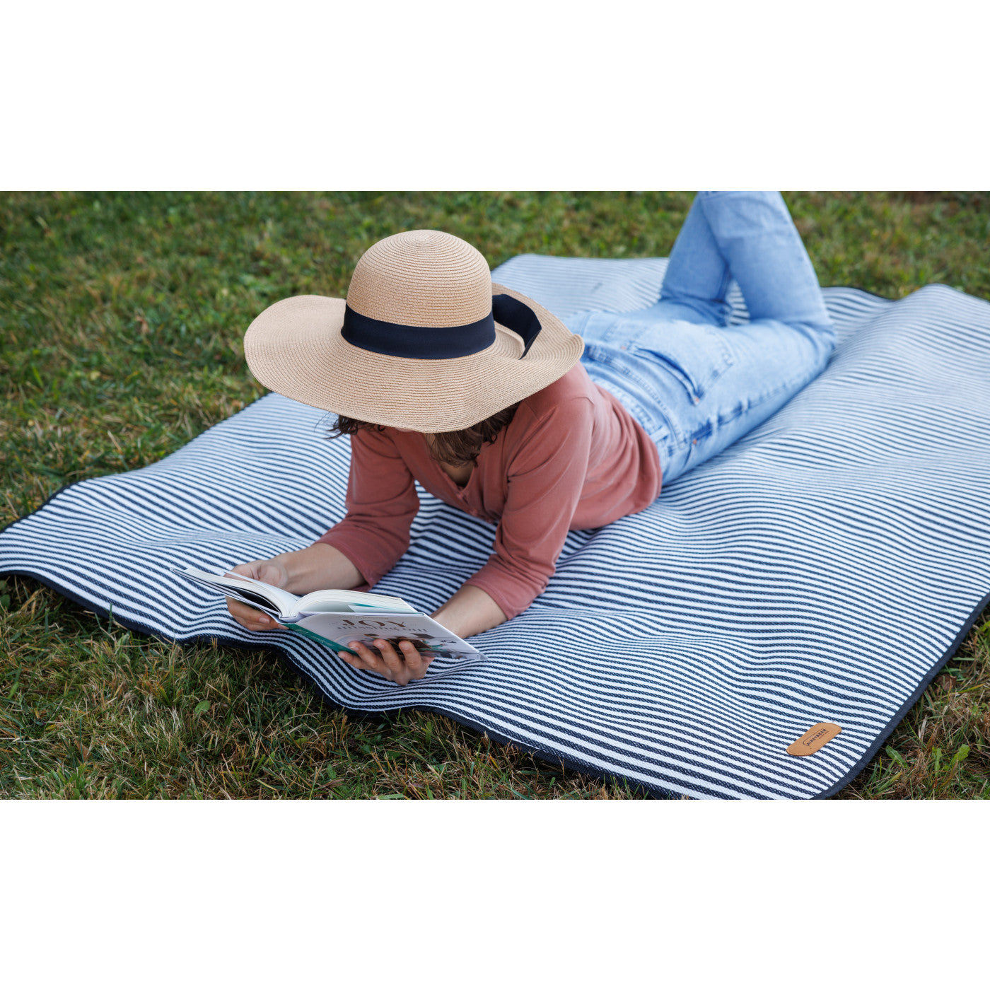 Life's a Picnic Recycled Polyester Roll-Up Blanket